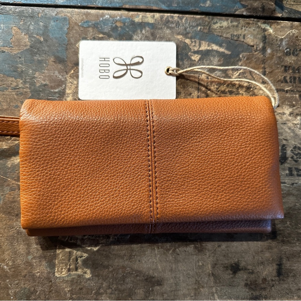NWT HOBO Keen Continental Wallet / Wristlet Pebbled Velvet Hide Leather Cashew